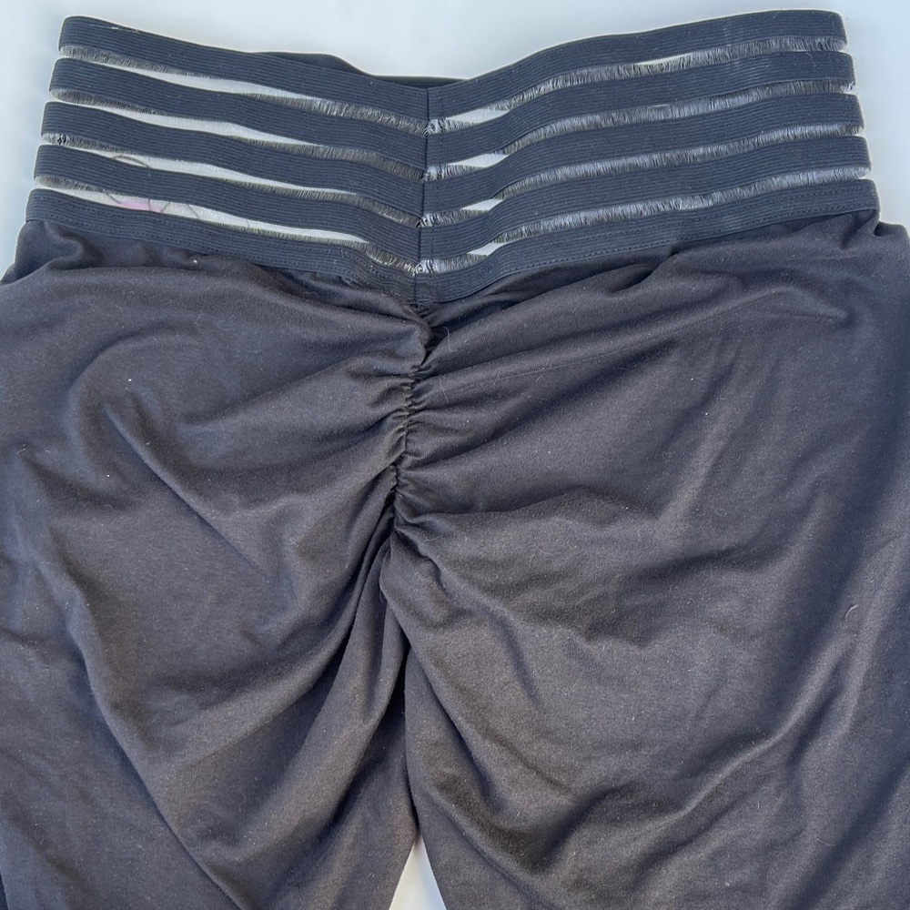 Cute booty Black 5’ biker short with Striped Waistband - Picture 3 of 4